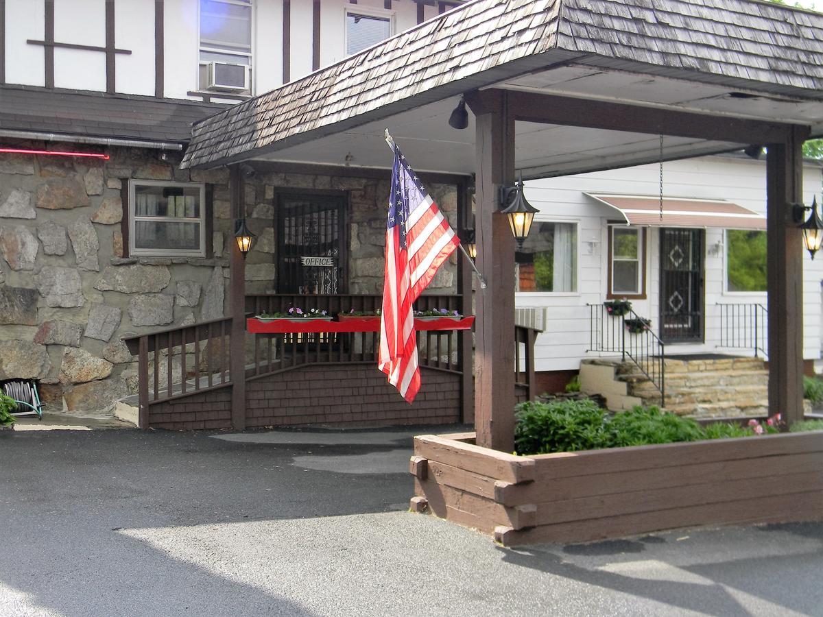 The Stone House Motel & Motor Lodge タイコンデロガ エクステリア 写真